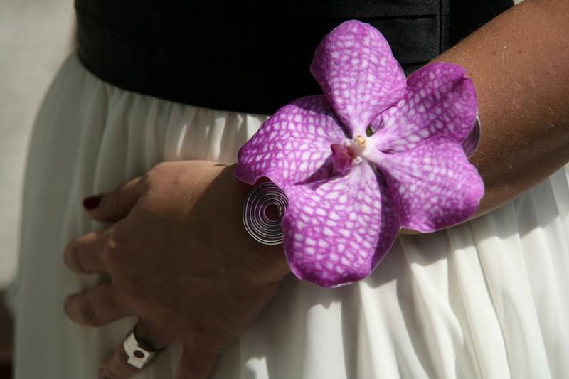 Beau bracelet orchidée violet mariage pour mariée