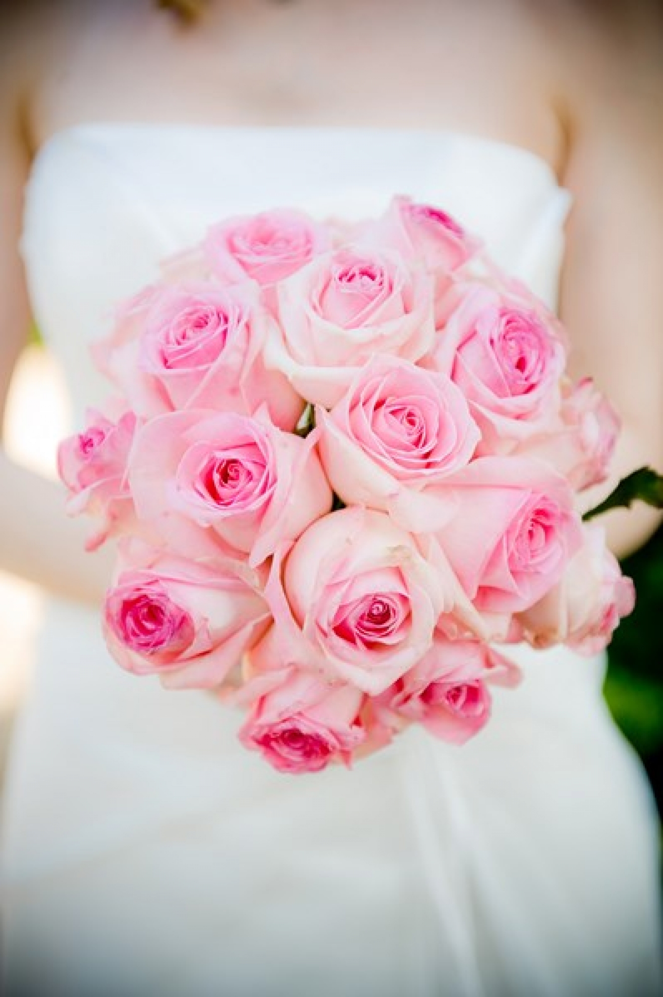 bouquet de mariée rond de roses roses livraison sur Lyon et Pierres Dorées