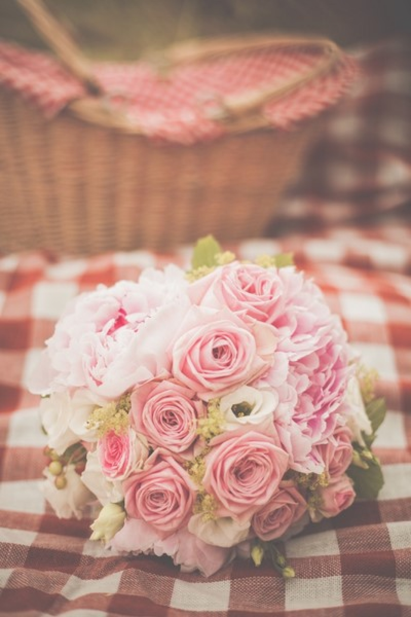 Bouquet de mariée rond rose avec pivoine vintage bucolique personnalisable Lyon Marie Pétale 
