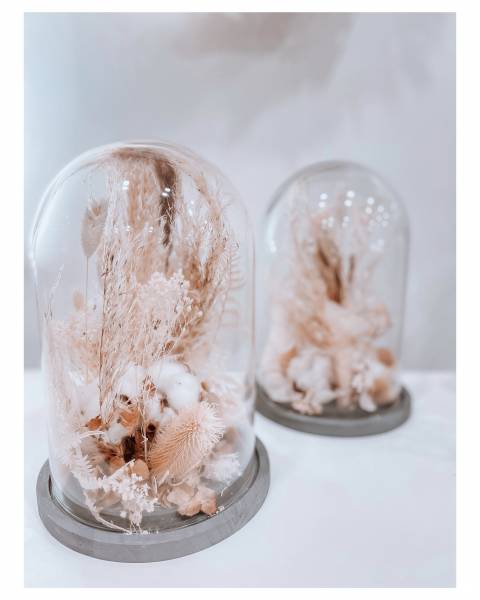 Cloches de fleurs séchées